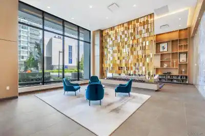 2906 4688 KINGSWAY, Burnaby BC V5H 0E9