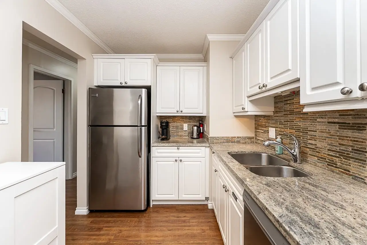301 327 NINTH STREET, New Westminster BC V3M 3V8