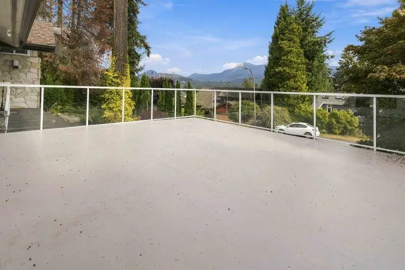 734 CARLETON DRIVE, Port Moody BC V3H 3K6