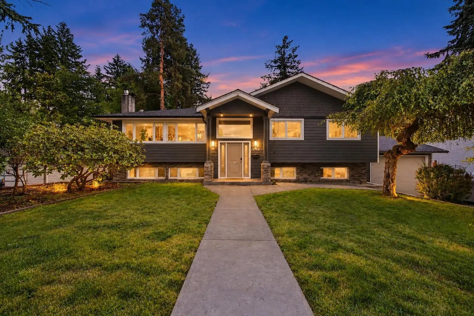 21768 117 AVENUE, Maple Ridge BC V2X 2J5