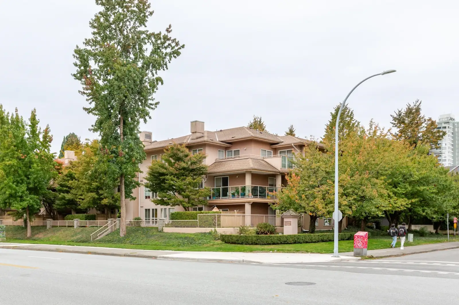 306 14998 101A AVENUE, Surrey BC V3R 0T1