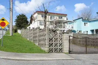 1728 SEVENTH AVENUE, New Westminster BC V3M 2K8
