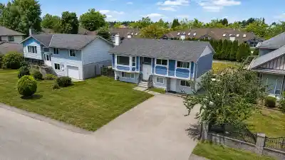 7339 122A STREET, Surrey BC V3W 3T2