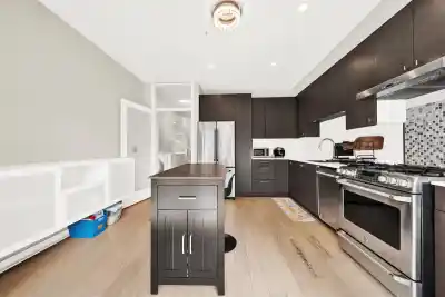 4 218 CAMATA STREET, New Westminster BC V3M 0H8