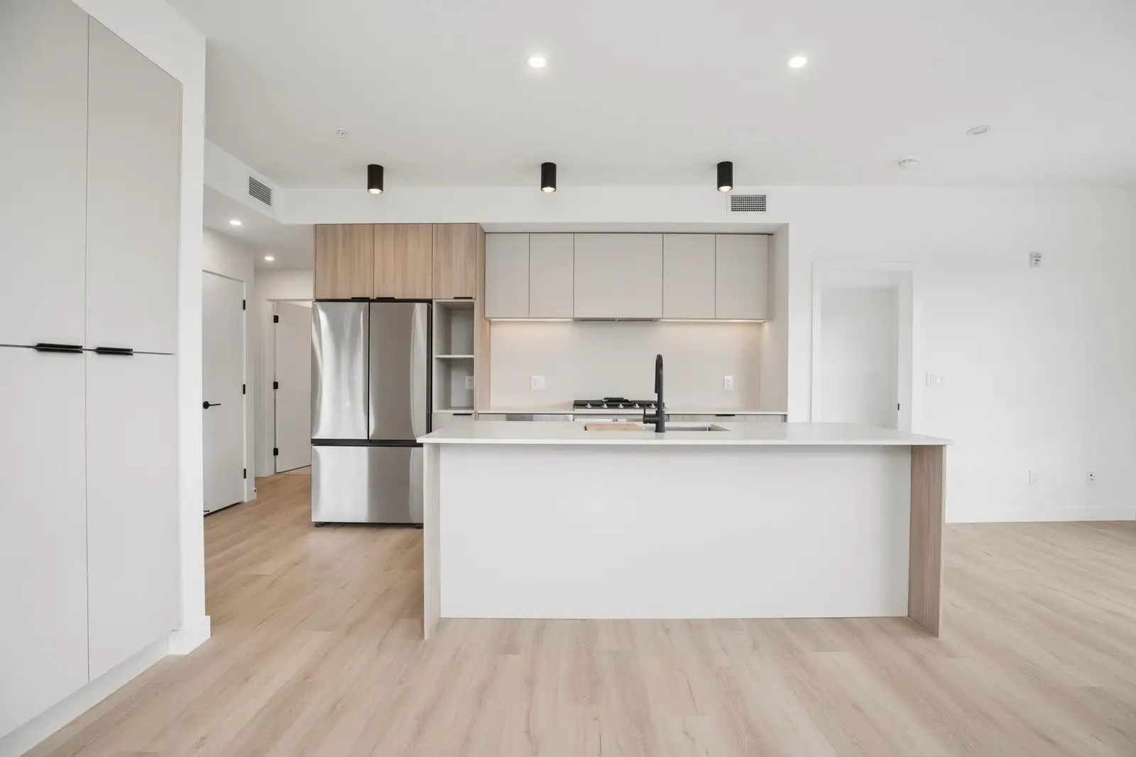 414 623 KEMSLEY AVENUE, Coquitlam BC V3J 0L8
