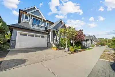 16735 17A AVENUE, Surrey BC V3Z 0T3
