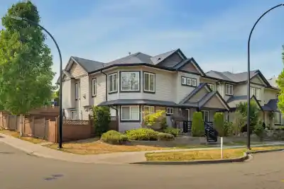 11335 CREEKSIDE STREET, Maple Ridge BC V2W 0C7