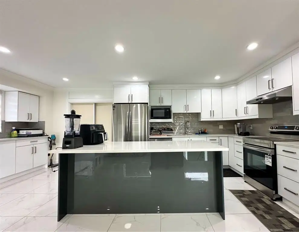 13017 64 AVENUE, Surrey BC V3W 1X8