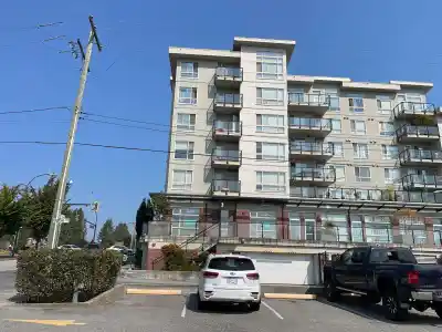 205 22318 LOUGHEED HIGHWAY, Maple Ridge BC V2X 2T4