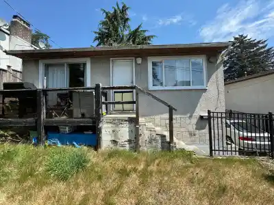 215 SHAW STREET, New Westminster BC V3M 4B4