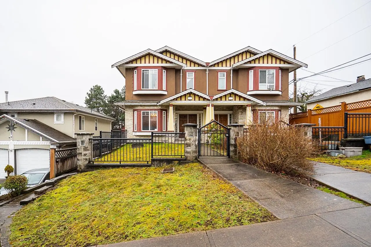 528 SIXTEEN STREET, New Westminster BC V3M 4R3