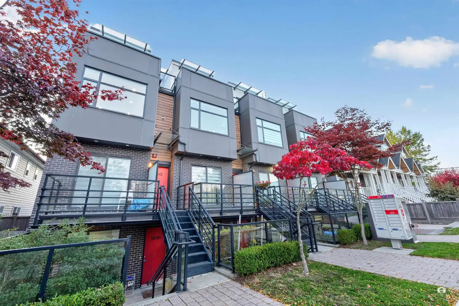 5043 CHAMBERS STREET, Vancouver BC V5R 3L8