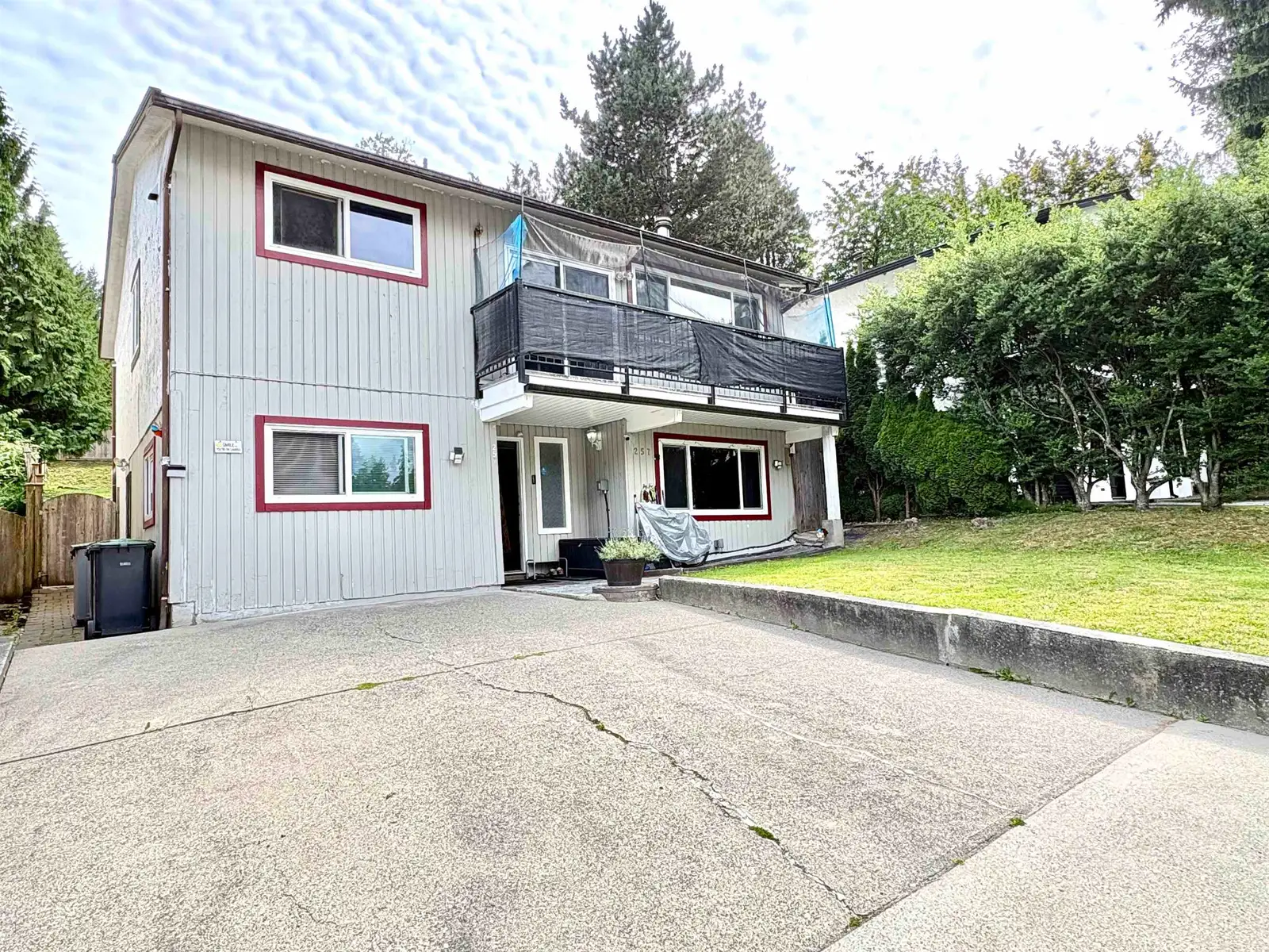 257 ANGELA DRIVE, Port Moody BC V3H 3X7