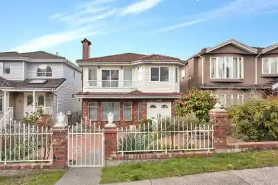 3240 CLIVE AVENUE, Vancouver BC V5R 4V2