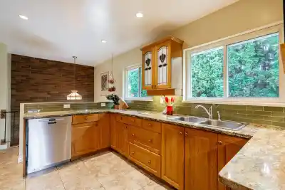 675 NEWPORT STREET, Coquitlam BC V3J 3H5
