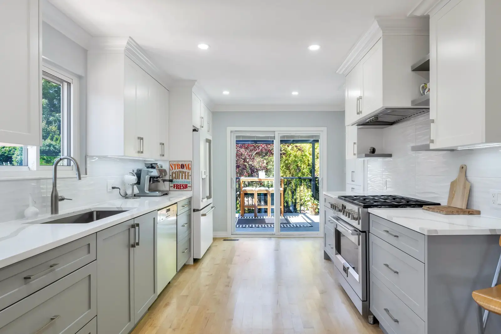 871 KENT STREET, White Rock BC V4B 4S7