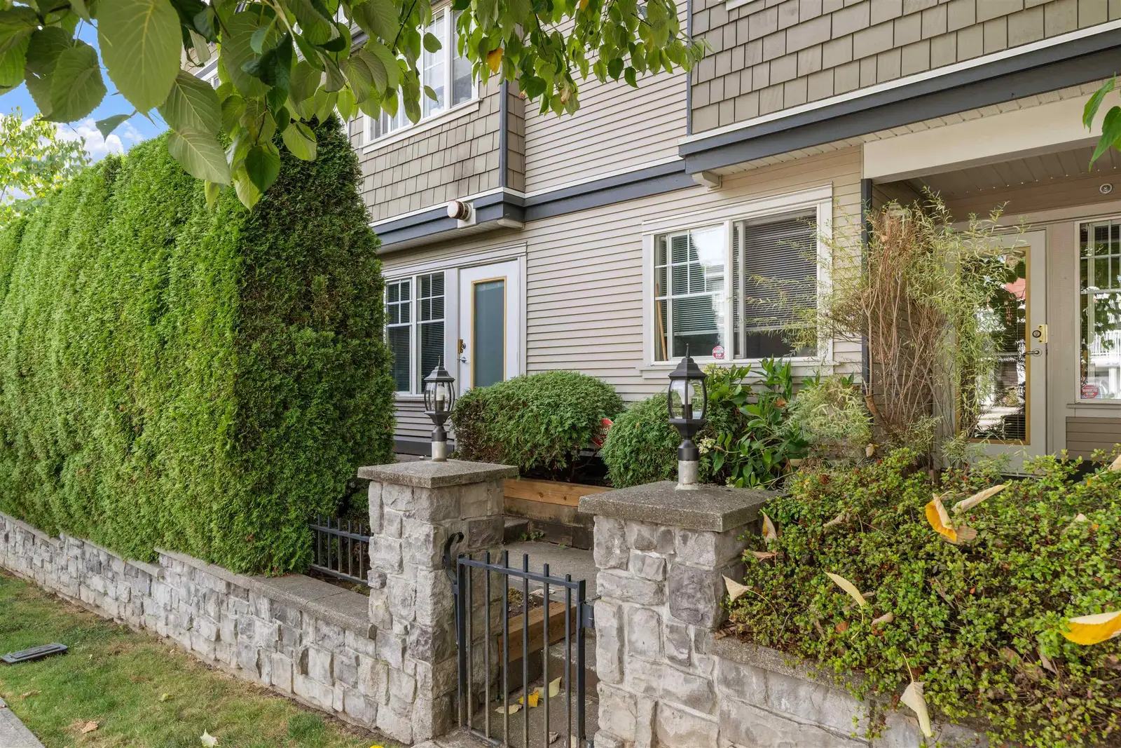 12 230 TENTH STREET, New Westminster BC V3M 3X9