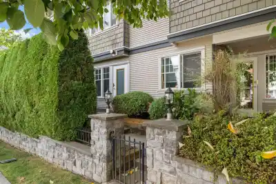 12 230 TENTH STREET, New Westminster BC V3M 3X9