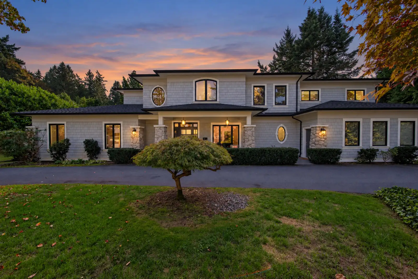 13756 18 AVENUE, Surrey BC V4A 1W4