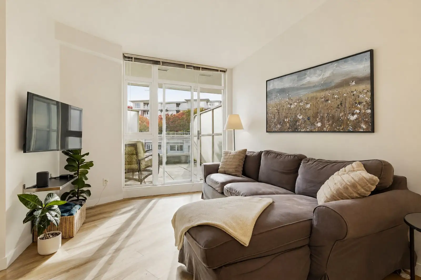 321 4028 KNIGHT STREET, Vancouver BC V5N 5Y8