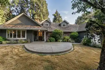 13768 32 AVENUE, Surrey BC V4P 2B8