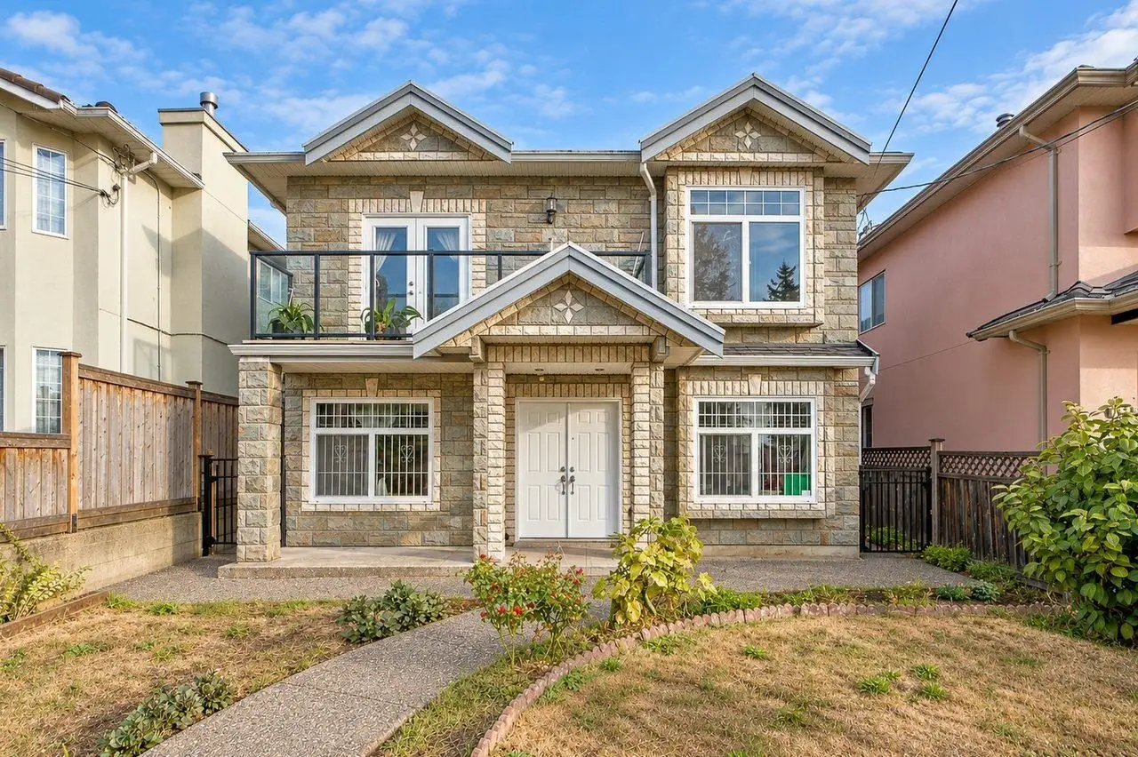 6135 PORTLAND STREET, Burnaby BC V5J 2S3