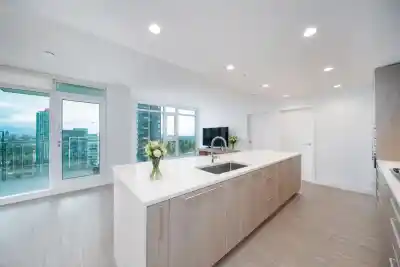 1601 6398 SILVER AVENUE, Burnaby BC V5H 0K7