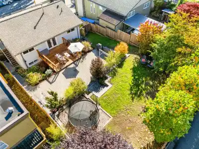 1147 DEEP COVE ROAD, North Vancouver BC V7G 1S4