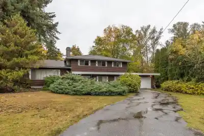 14457 110 AVENUE, Surrey BC V3R 2A4