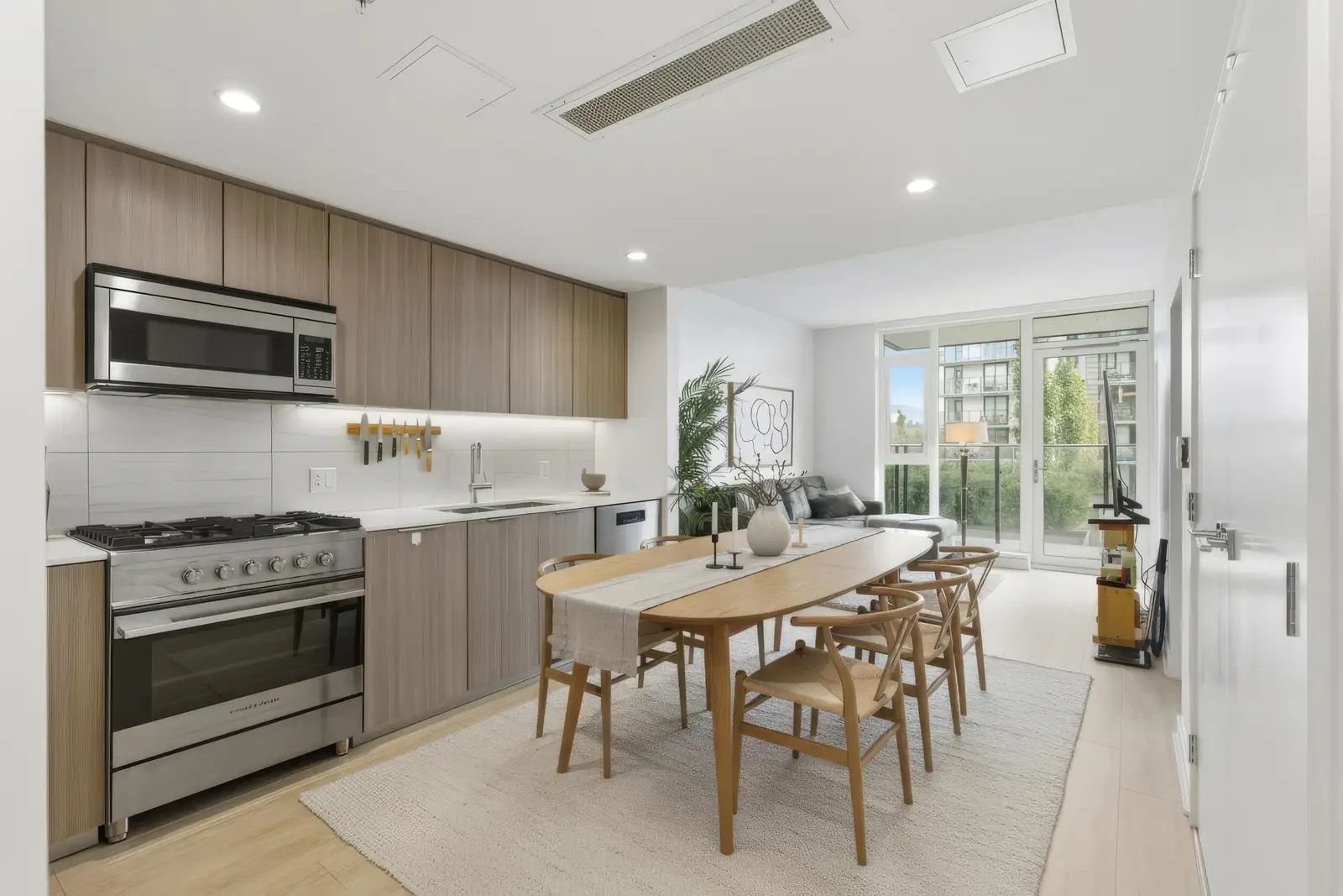 602 1401 HUNTER STREET, North Vancouver BC V7J 0E2