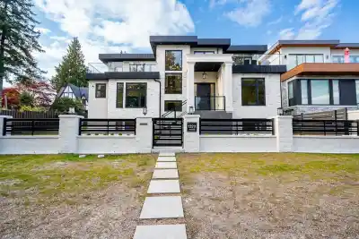 13511 MARINE DRIVE, Surrey BC V4A 1G1