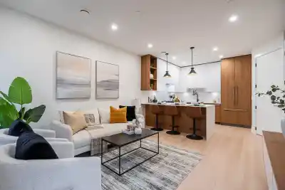 4 3638 NORMANDY DRIVE, Vancouver BC V5M 2G3