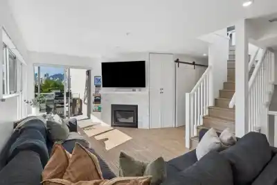 103 933 W 8TH AVENUE, Vancouver BC V5Z 1E4