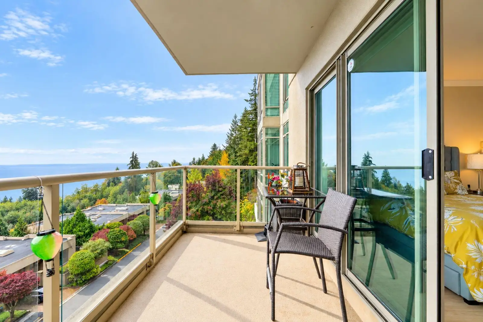 402 3131 DEER RIDGE DRIVE, West Vancouver BC V7S 4W1