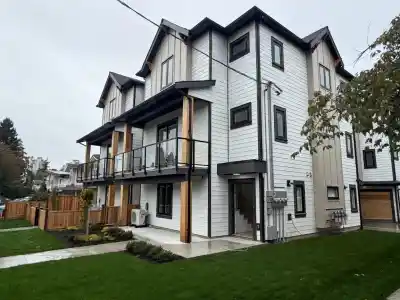2 7497 HOLLY STREET, Burnaby BC V5E 2C3