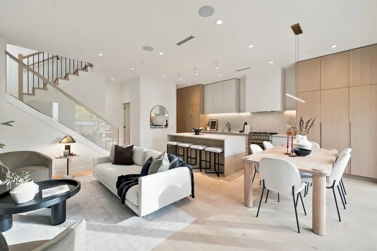 1 953 E 13TH AVENUE, Vancouver BC V5T 2L7