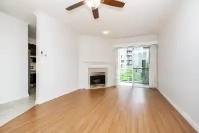 312 3098 GUILDFORD WAY, Coquitlam BC V3B 7W8