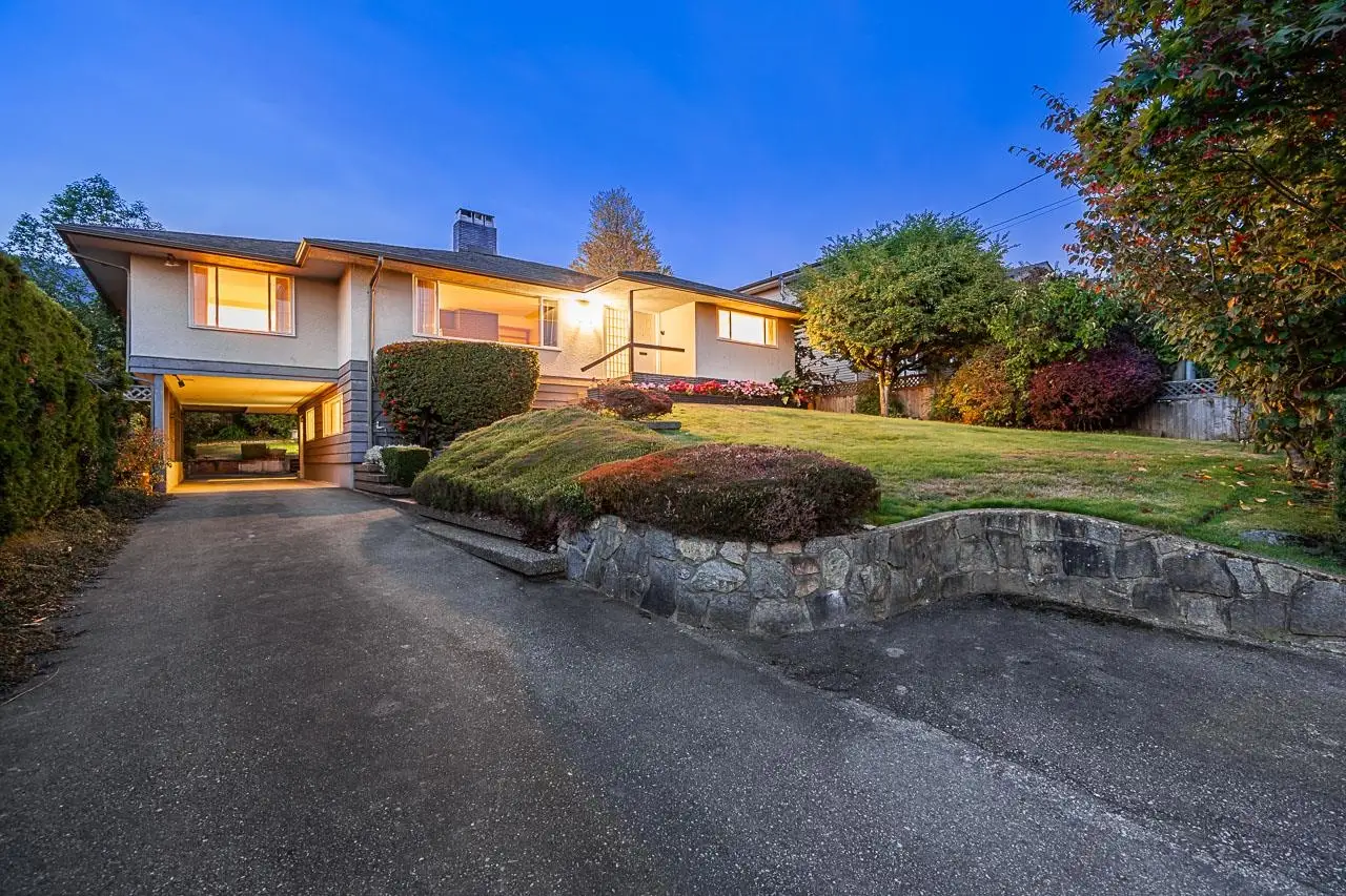 2265 INGLEWOOD AVENUE, West Vancouver BC V7V 1Z7