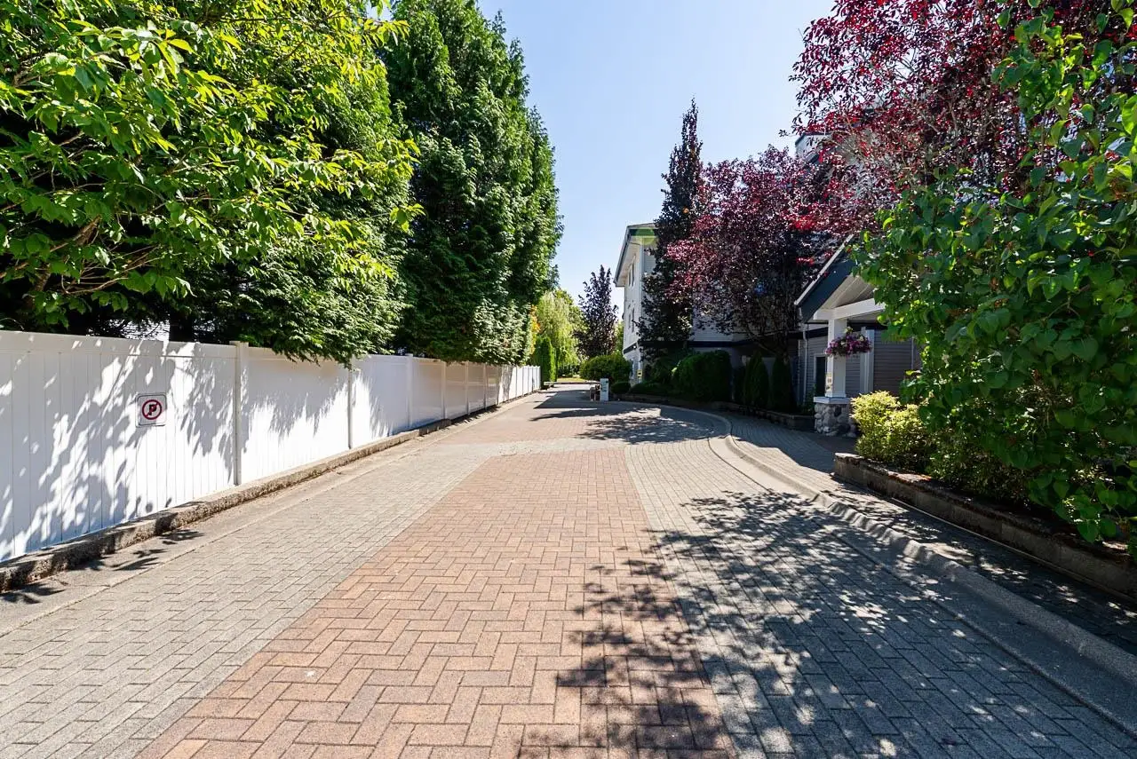 204 15298 20 AVENUE, Surrey BC V4A 2A3