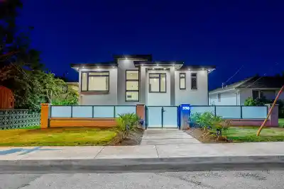 550 RICHMOND STREET, New Westminster BC V3L 4C7