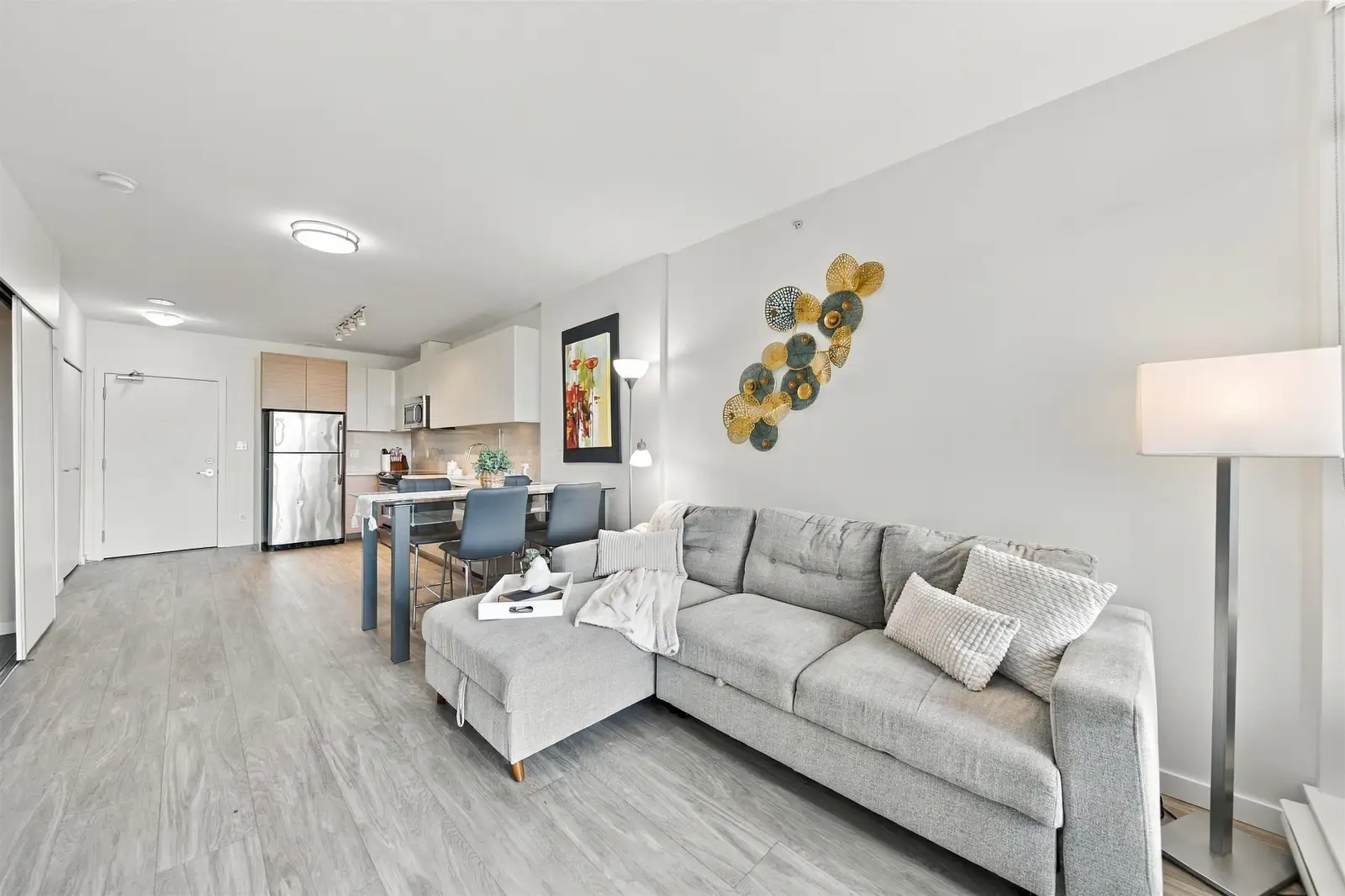 304 13303 CENTRAL AVENUE, Surrey BC V3T 0K6
