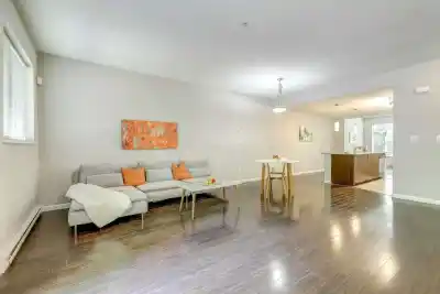 6 10058 153 STREET, Surrey BC V3R 4M3
