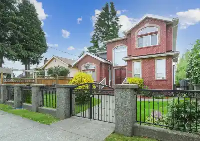 1312 TENTH AVENUE, New Westminster BC V3M 3H9