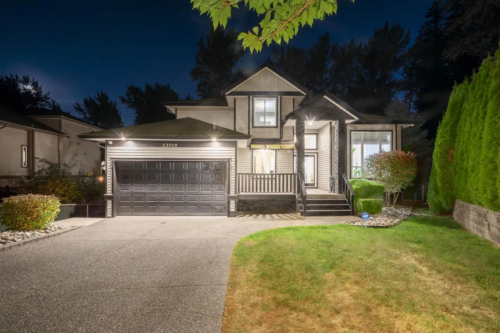 23710 110 AVENUE, Maple Ridge BC V2W 1Z8