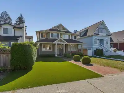 247 E 19TH STREET, North Vancouver BC V7L 2Z1