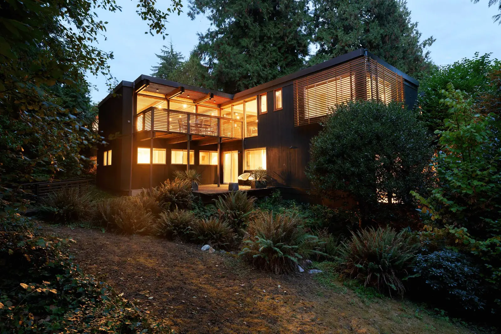 945 15TH STREET, West Vancouver BC V7T 2T3