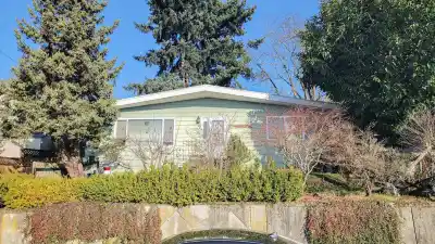 333 LOUELLEN STREET, New Westminster BC V3M 4G6