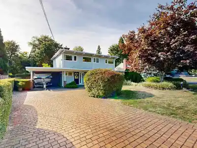 901 DUNDONALD DRIVE, Port Moody BC V3H 1B8